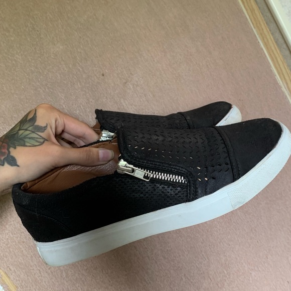 Black Report by Steve Madden Sneakers - Picture 4 of 4